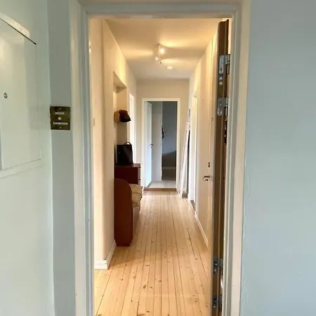 Apartamento For Ons Close To Center!